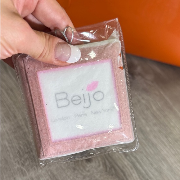 Beijo Vibrant Orange Tote with Black Handles - Picture 4 of 8